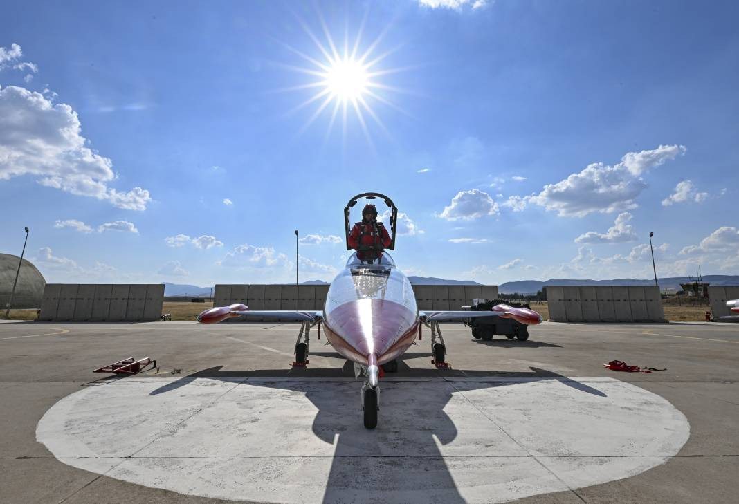 Türk Yıldızları’ndan 30 Ağustos’ta Anıtkabir’de saygı uçuşu - Resim: 4